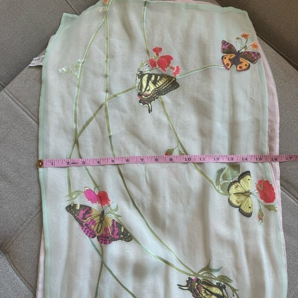 THE METROPOLITAN MUSEUM OF ART BUTTERFLY SCARF Silk blend made in Italy pink - Picture 8 of 8